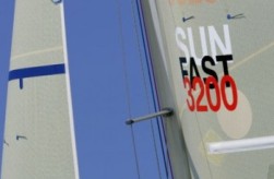 Featured image for Sun Fast 3200 seglas i flock