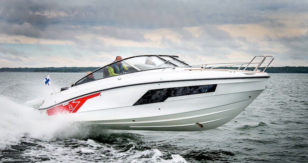 Finnmaster T8 – fartbåt med full bokomfort