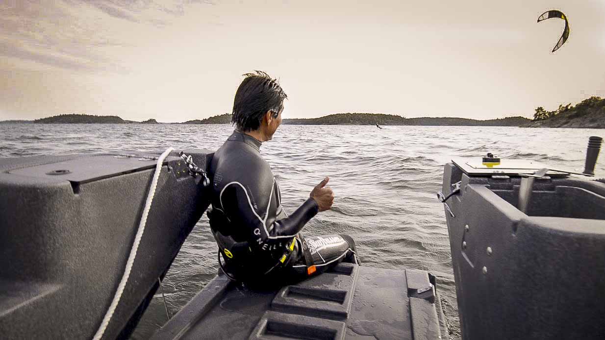 Featured image for Kitesurfing i skärgården – från klippor och båt