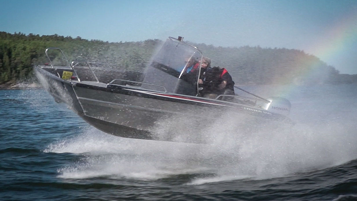 Faster 545 CC – laståsnan som hänger läpp!