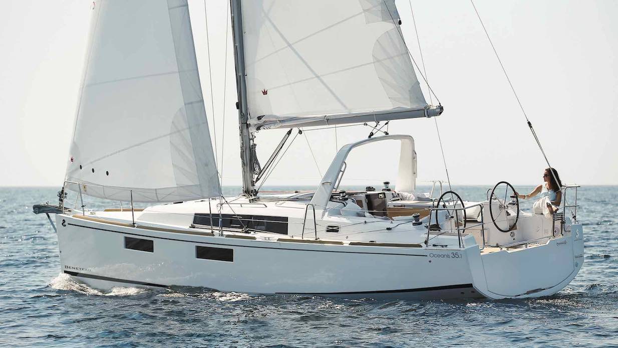 Featured image for Beneteau Oceanis 35.1 – komfort i stilren förpackning