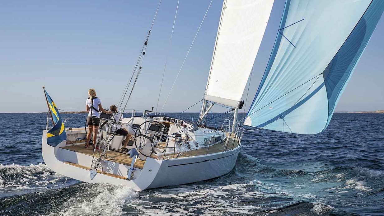 Featured image for Arcona 435 – satsar stort på sport och komfort!