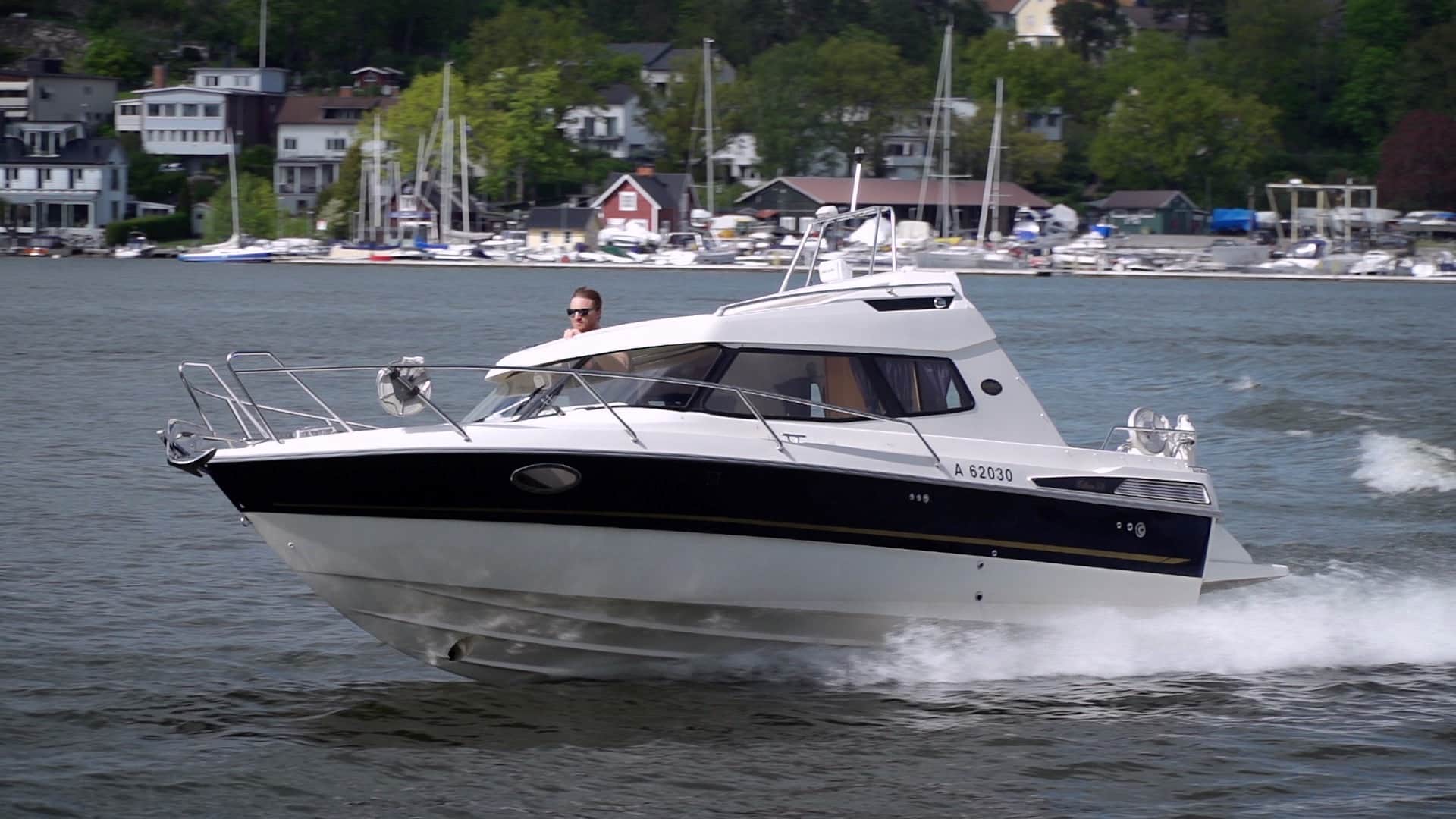 Bella 26 Falcon – het hyttbåt som håller i längden!