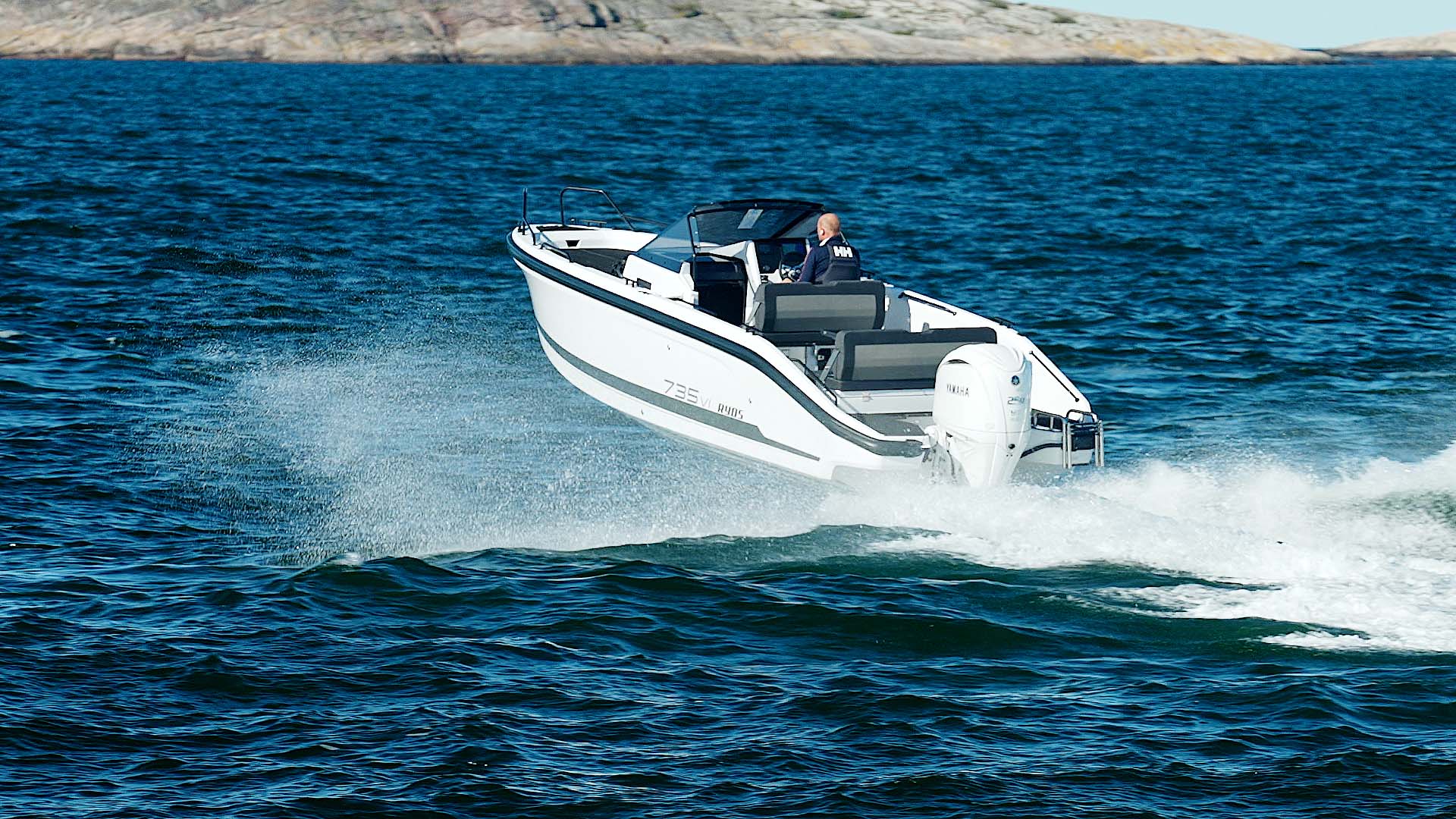 Featured image for Ryds 735 VI – sportbåt och familjebåt i tuff test