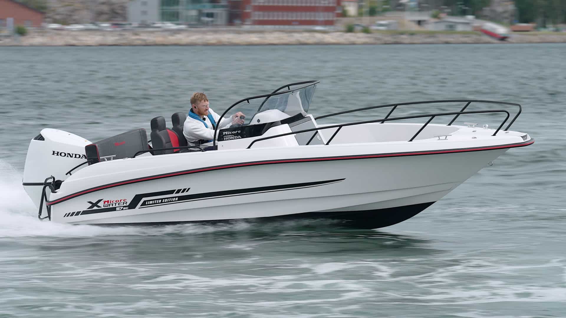 Micore Xw57sc – tuff och stabil styrpulpetbåt