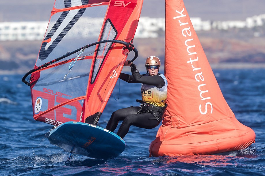 Featured image for Mot alla odds: Johanna Hjertberg säkrar svensk OS-plats i vindsurfing