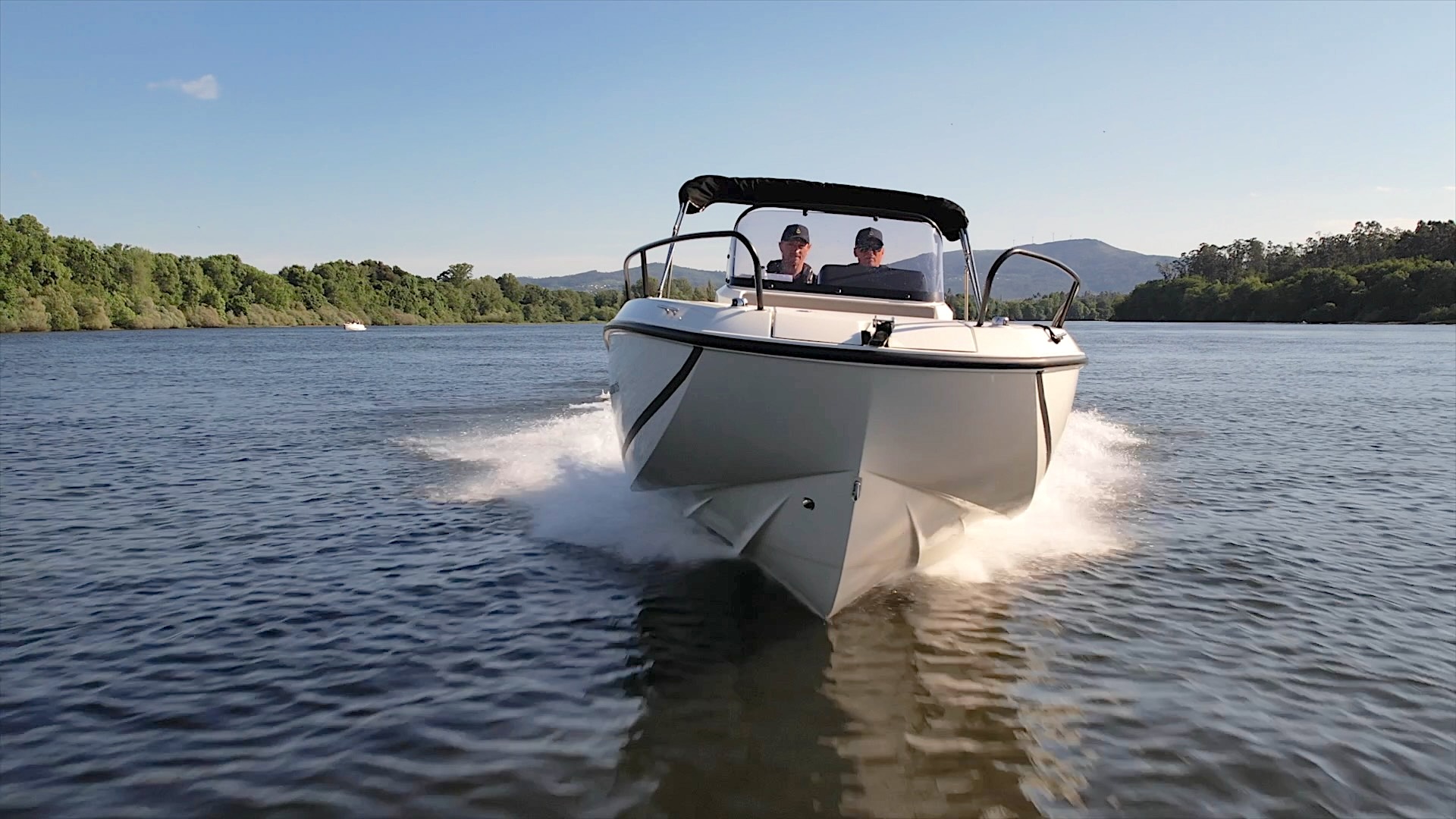 Quicksilver Activ 605 Open: Oälskad men med habegär