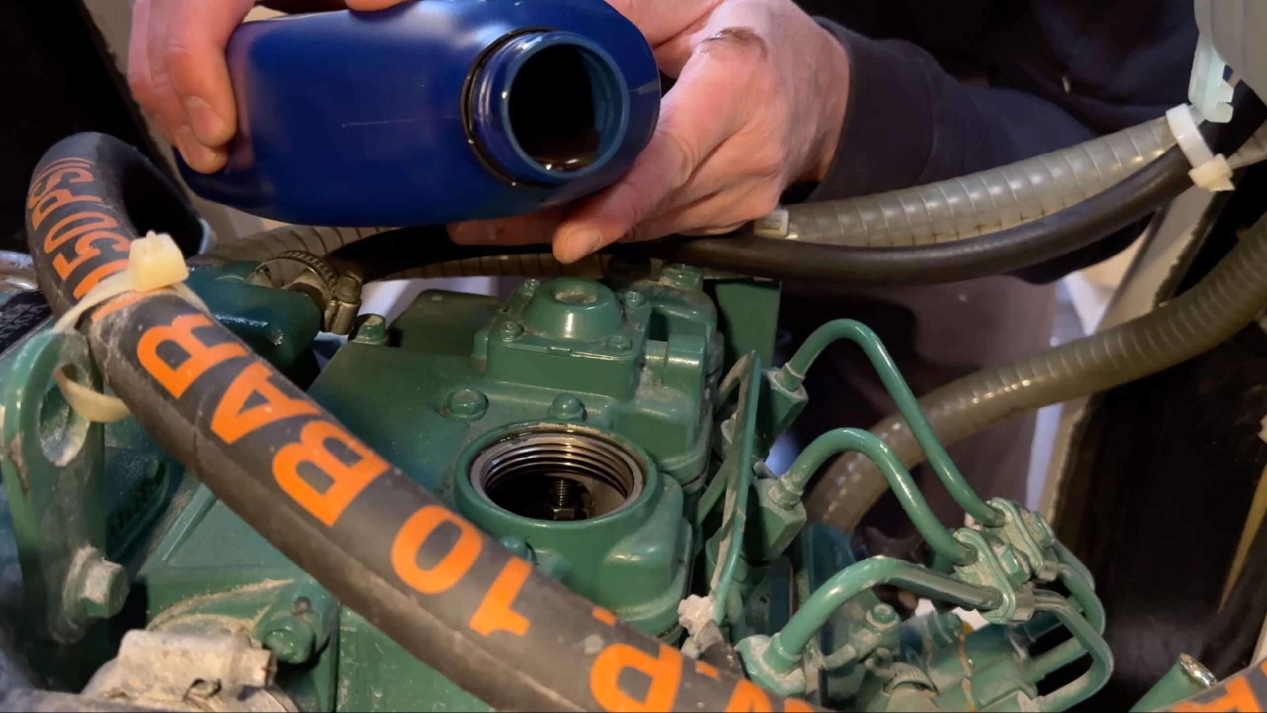 Byta olja och oljefilter på dieselmotor – experten guidar